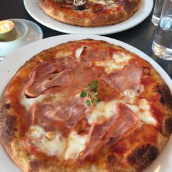 Piccolo Paradiso Bygdøy Allé - Prosciutto pizza & Indiavolata pizza
