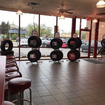 Discount Tire - Waiting area - Tires Near Me - Countryside, Illinois Discount Tire - Waiting area - Tires Near Me - Countryside, Illinois