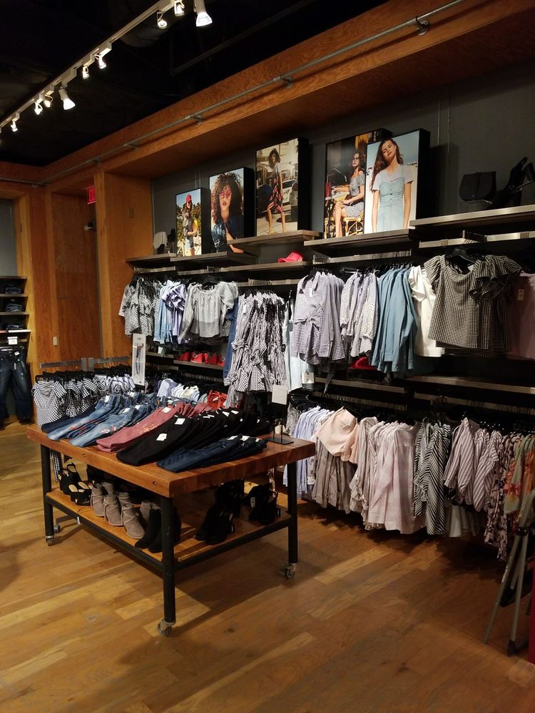 EXPRESS Updated June 2024 1595 Hwy 36 W, Roseville, Minnesota