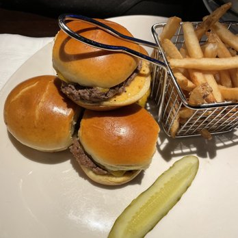 Yard House - Classic Sliders - New American Near Me - Willow Grove, Pennsylvania