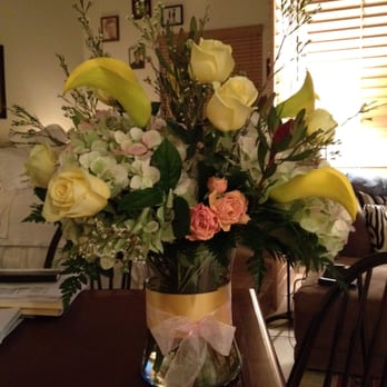 Delray Beach Florist - Congratulations on pregnancy flowers. It's hard to tell from this photo but they are huge! The roses are the size of apples! - Florists Near Me - Delray Beach, Florida
