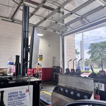 Valvoline Instant Oil Change - Professional - Oil Change Stations Near Me - Warren, Michigan Valvoline Instant Oil Change - Professional - Oil Change Stations Near Me - Warren, Michigan