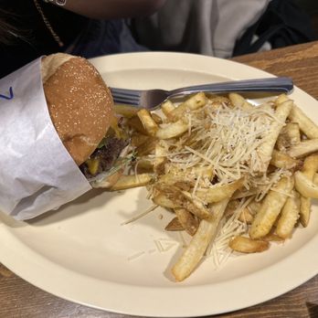 Burger Claim - Burgers Near Me - Centralia, Washington