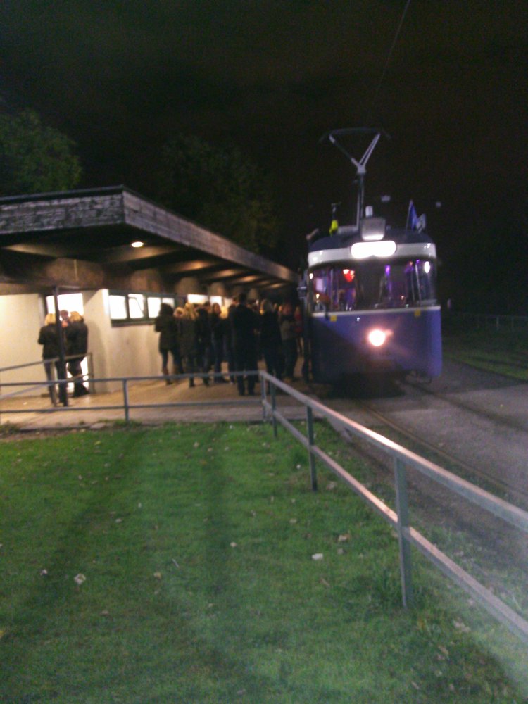 Cosmic Tram - Pause am Ackermannbogen. Hier dürfen die Tänzer aussteigen und kostenlos auf Toilette gehen - outside - Dance Clubs Near Me - Munich, BY Cosmic Tram - Pause am Ackermannbogen. Hier dürfen die Tänzer aussteigen und kostenlos auf Toilette gehen - outside - Dance Clubs Near Me - Munich, BY