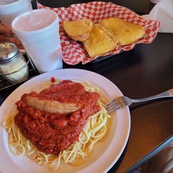 Joey's Pizza - Spaghetti and Sausage with garlic toast. - Pizza Near Me - Fountain Valley, California Joey's Pizza - Spaghetti and Sausage with garlic toast. - Pizza Near Me - Fountain Valley, California