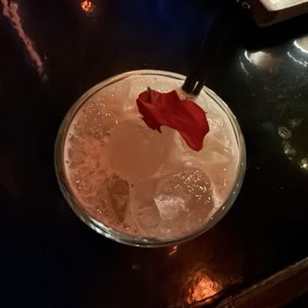 Willow - Red Roses - Cocktail Bars Near Me - Detroit, Michigan