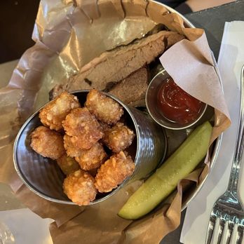 Smoqued California BBQ - Kid's meal with brisket and tater tots - Barbeque Near Me - Orange, California Smoqued California BBQ - Kid's meal with brisket and tater tots - Barbeque Near Me - Orange, California