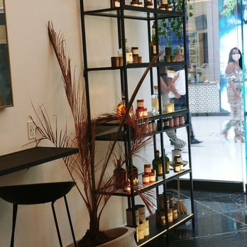 Aubi & Ramsa - Inside - Ice Cream & Frozen Yogurt Near Me - Fort Lauderdale, Florida