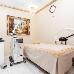 Deluxe Med Spa & Wellness - Fotona4D is a non-surgical face lifting procedure resulting in a rejuvenated, natural-looking appearance.