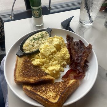 Bull And Bowl - American Near Me - Austin, Texas