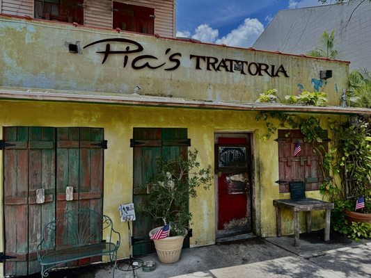 Pia's Trattoria by null