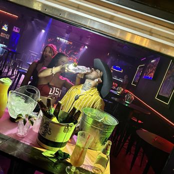 La Barrita Bar - Bars Near Me - Spring Valley, California