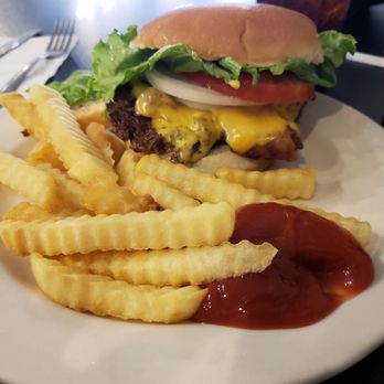 Pat's Place - 2nd day having a cheeseburger. Wow this is good. When they say best burger in town they mean it! Should be best in the world!!!! - American Near Me - Bardstown, Kentucky