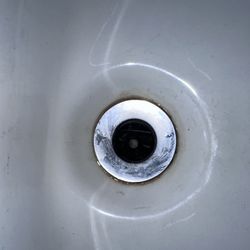 Econo Lodge - Hair in the drain