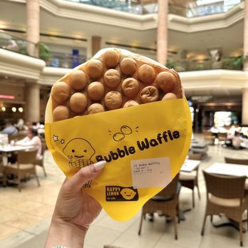 Happy Lemon - a person holding a bag of donuts - Bubble Tea Near Me - Newport Beach, California Happy Lemon - a person holding a bag of donuts - Bubble Tea Near Me - Newport Beach, California