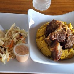 Camaleon Bar And Grill