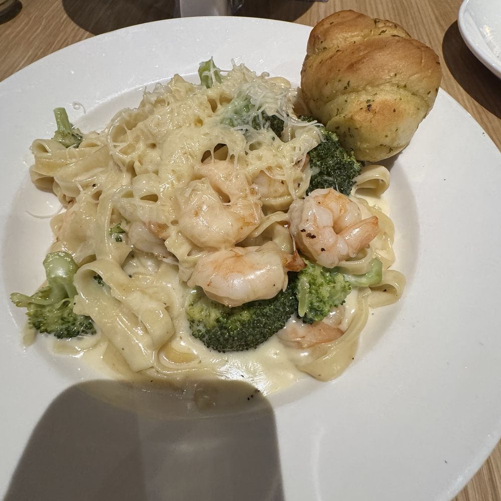 BJ's Restaurant & Brewhouse - Pizza Near Me - Irvine, California BJ's Restaurant & Brewhouse - Pizza Near Me - Irvine, California