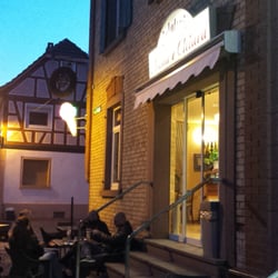 Thierrys Küche - Hauptstraße mit Eiscafe direkt neben Thierry