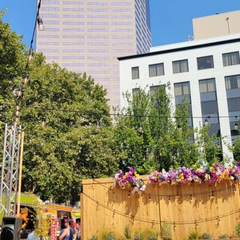 Midtown Beer Garden - Lovely summer day! - Beer, Wine & Spirits Near Me - Portland, Oregon