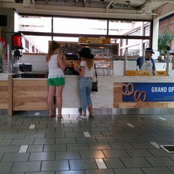 Auntie Anne's - Best pretzels in Miami!!!
