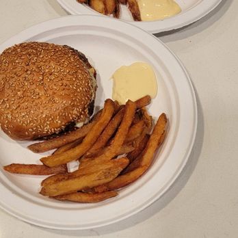 Le Burger 4304 - Le Burger x2, Pomme Frites and Le Sauce - Beer Bar Near Me - Minneapolis, Minnesota Le Burger 4304 - Le Burger x2, Pomme Frites and Le Sauce - Beer Bar Near Me - Minneapolis, Minnesota
