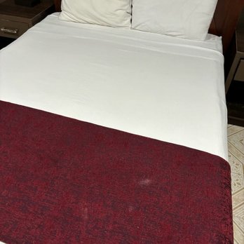 Hi-Way Host Motel - Bed with mystery stains and footprints, linen was dirty, not changed after previous guest. - Hotels Near Me - Pasadena, California Hi-Way Host Motel - Bed with mystery stains and footprints, linen was dirty, not changed after previous guest. - Hotels Near Me - Pasadena, California
