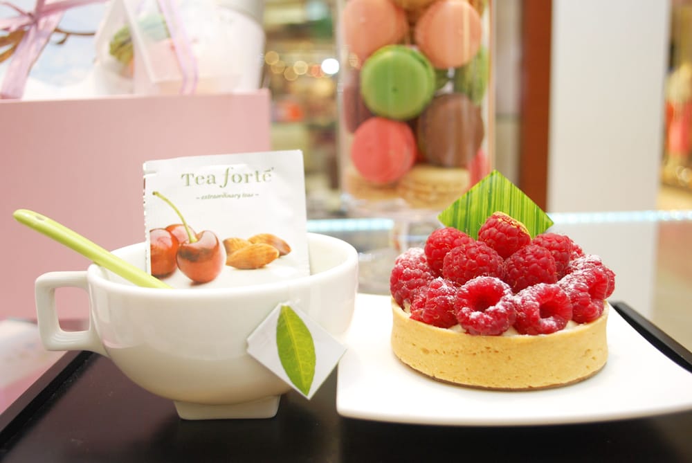 Rococoa Cafe Macarons Logo