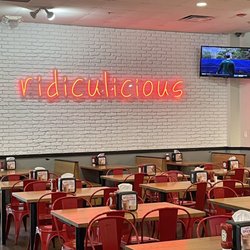 MOOYAH Burgers, Fries & Shakes - Restaurant inside