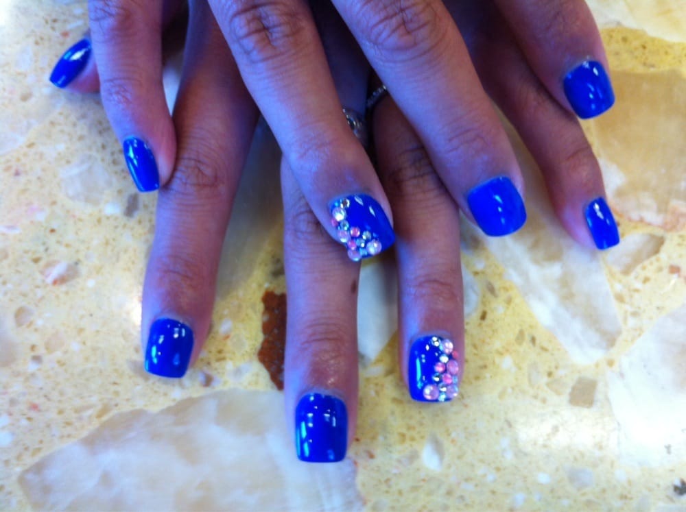 House Nails Spa Logo