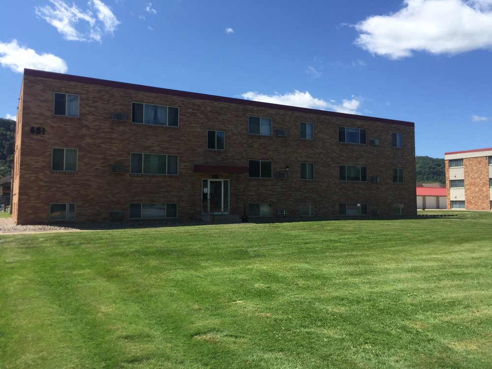 EDGEWATER APARTMENTS Updated June 2024 675 W Sarnia St, Winona, Minnesota Apartments