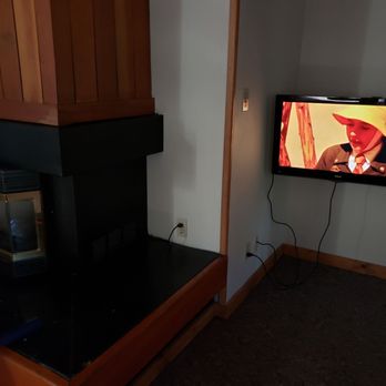 Pinecrest Lake Resort - Fireplace tv - Hotels Near Me - Pinecrest, California