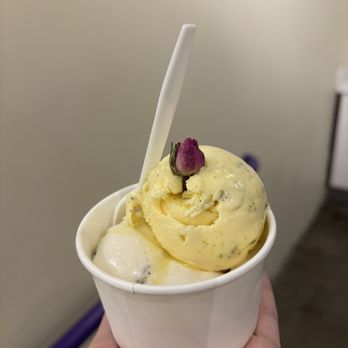 Kinrose Creamery - duo scoop of saffron pistachio rose & fig olive - Ice Cream & Frozen Yogurt Near Me - Pasadena, California Kinrose Creamery - duo scoop of saffron pistachio rose & fig olive - Ice Cream & Frozen Yogurt Near Me - Pasadena, California
