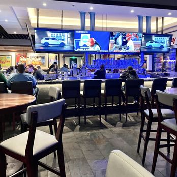 Five Four Restaurant & Drafthouse - Bar area - American Near Me - Independence, Missouri