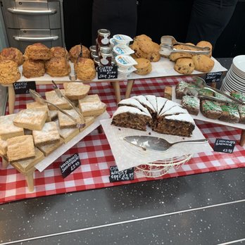 Queen's Gallery - Sweets, and tea cakes - Museums Near Me