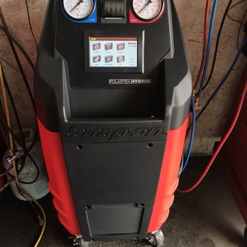 Freeway Auto Center - Snap-on A/C recycling and charging machine used for A/C services. - Oil Change Stations Near Me - Los Angeles, California Freeway Auto Center - Snap-on A/C recycling and charging machine used for A/C services. - Oil Change Stations Near Me - Los Angeles, California