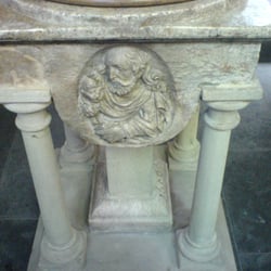 Das alte Taufbecken