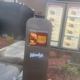 a sign for a fast food restaurant a sign for a fast food restaurant