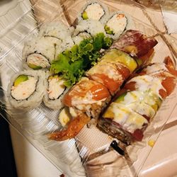 Sushi Kara - California roll, candy roll