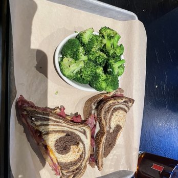 Hudson Grille - New York Rueben - American Near Me - Atlanta, Georgia
