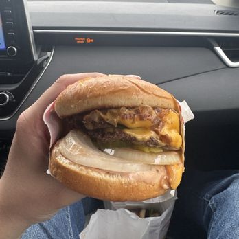 In-N-Out Burger - Fast Food Near Me - Daly City, California