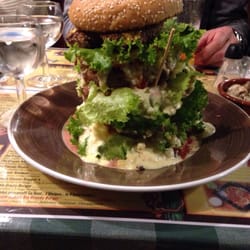 Trapper's House - Quadruple burger. 600g de viande, bacon, reblochon, oignons ...