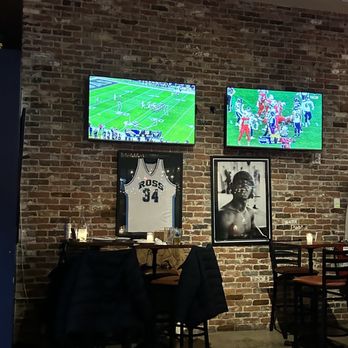 Fulton Hall - Lots of tv to watch sports and the decor is sweet - Pubs Near Me - Brooklyn, New York