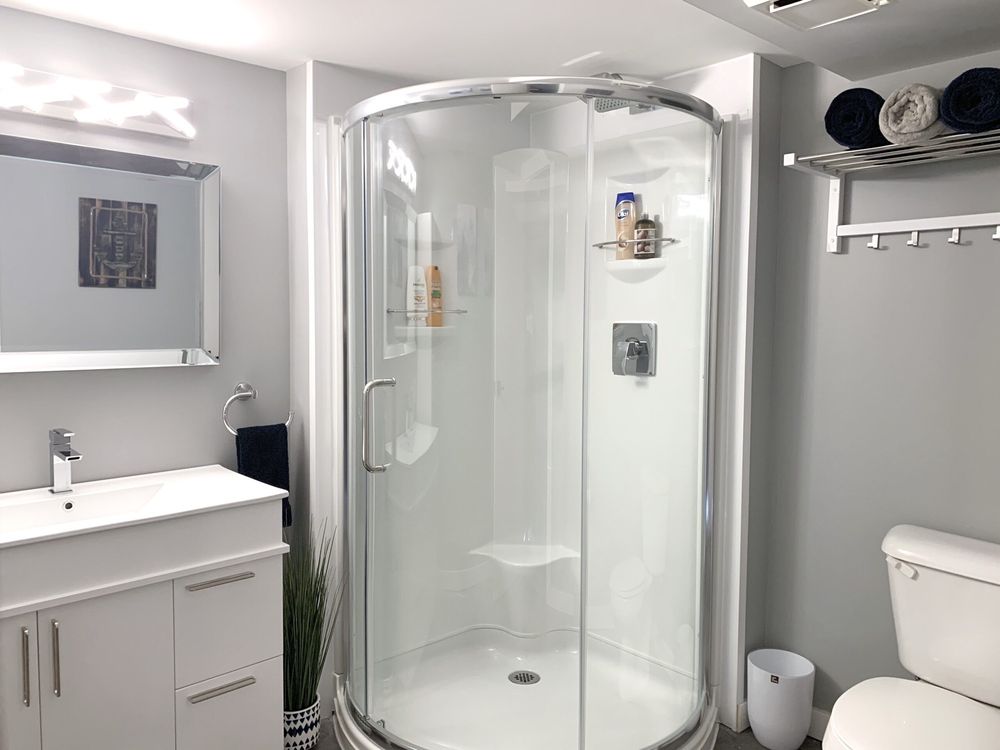 DYNASTY BATHROOMS Updated September 2024 13 Photos 369 Logan