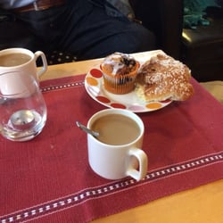 Paus Bagarstuga - Julfika med muffins och en Kama.