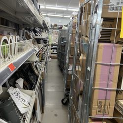 Dollar General - Complete inaccessible aisle