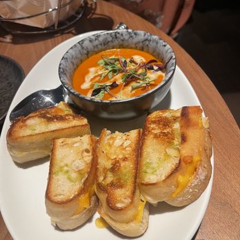 Study Hall Rooftop Lounge - Grilled Cheese & Tomato Soup - Lounges Near Me - Berkeley, California