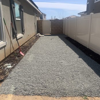 Grizzly Landscape - P gravel on side yard - Landscaping Near Me