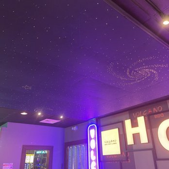 Volcano Hot Pot & BBQ - This is the ceiling over the buffet. It changes every so often you see a shooting star and the stars twinkle - Hot Pot Near Me - Orlando, Florida