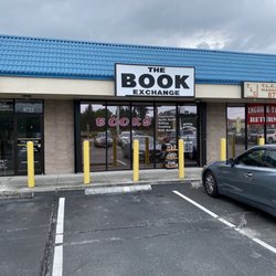 The Book Exchange - Front of store, in a disgusting shady plaza
