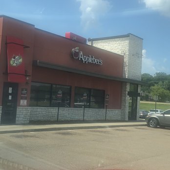 Applebee's Grill + Bar - the outside of the restaurant - Sports Bars Near Me - Grenada, Mississippi